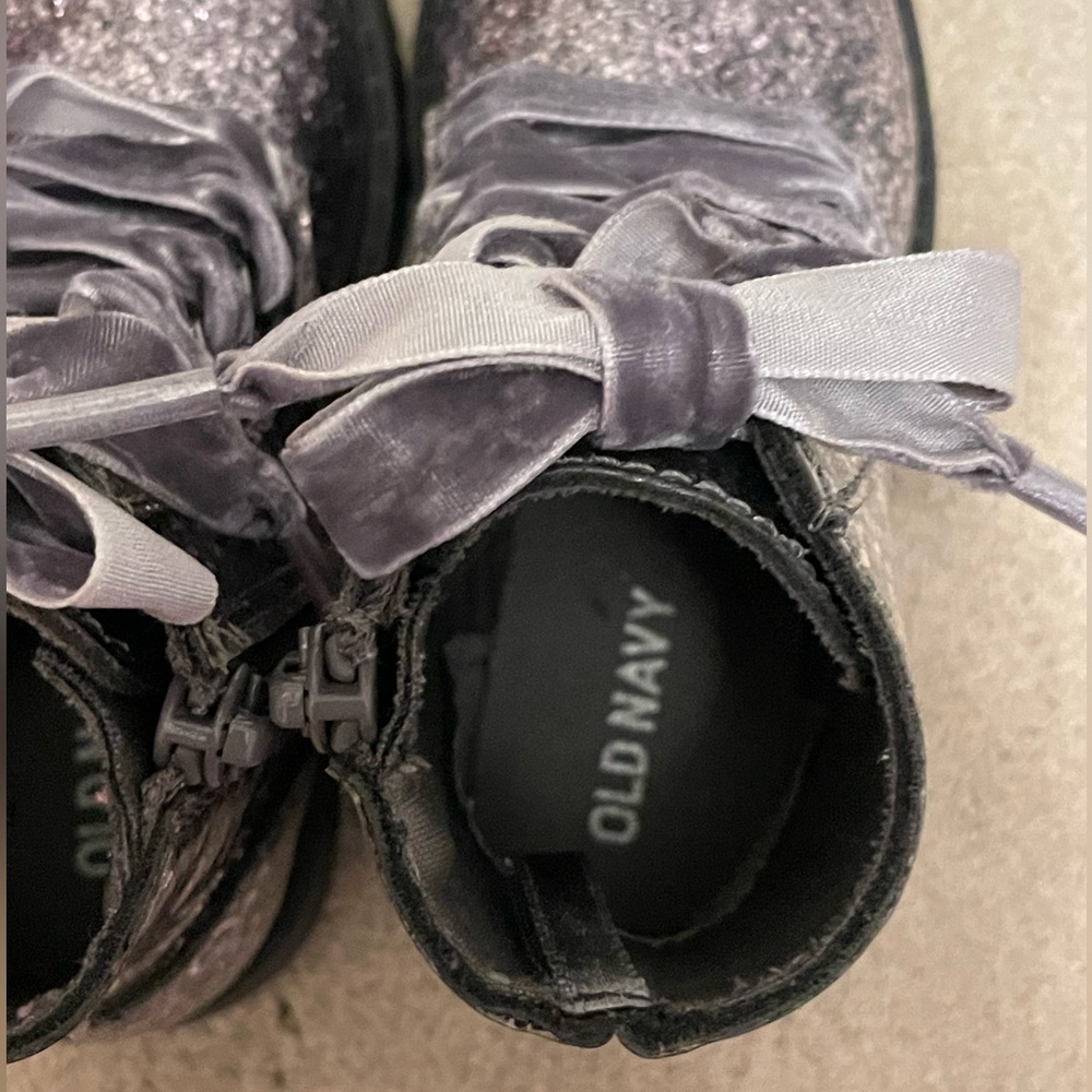 Old Navy Silver Glitter Toddler Girl Combat Boots with Velvet Ribbon Laces 6T - Picture 5 of 7